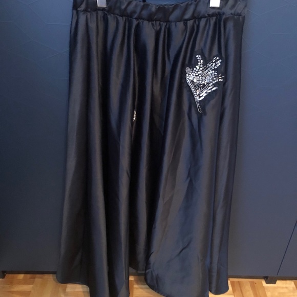 IMPERIAL black satin long skirt with crystal decals size medium - Picture 12 of 12